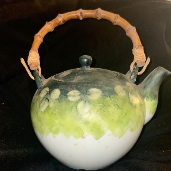 Elegant Green and White Teapot with Bamboo Handle - Picture 7 of 7